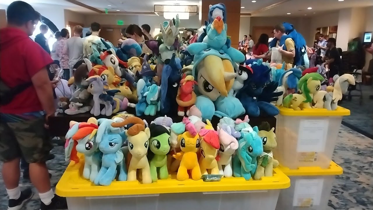 Day 1 at Everfree Northwest 2025! (Herbie Hopps)