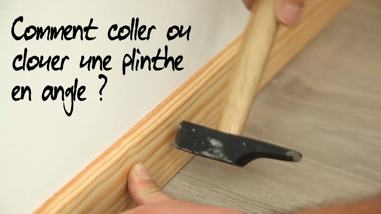 Coller ou clouer une plinthe en angle