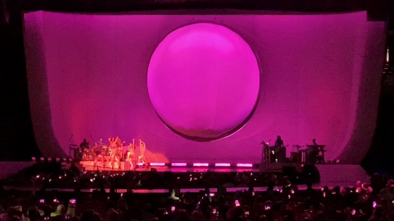 Sweetener World Tour Pittsburgh PA (Ariana cried)