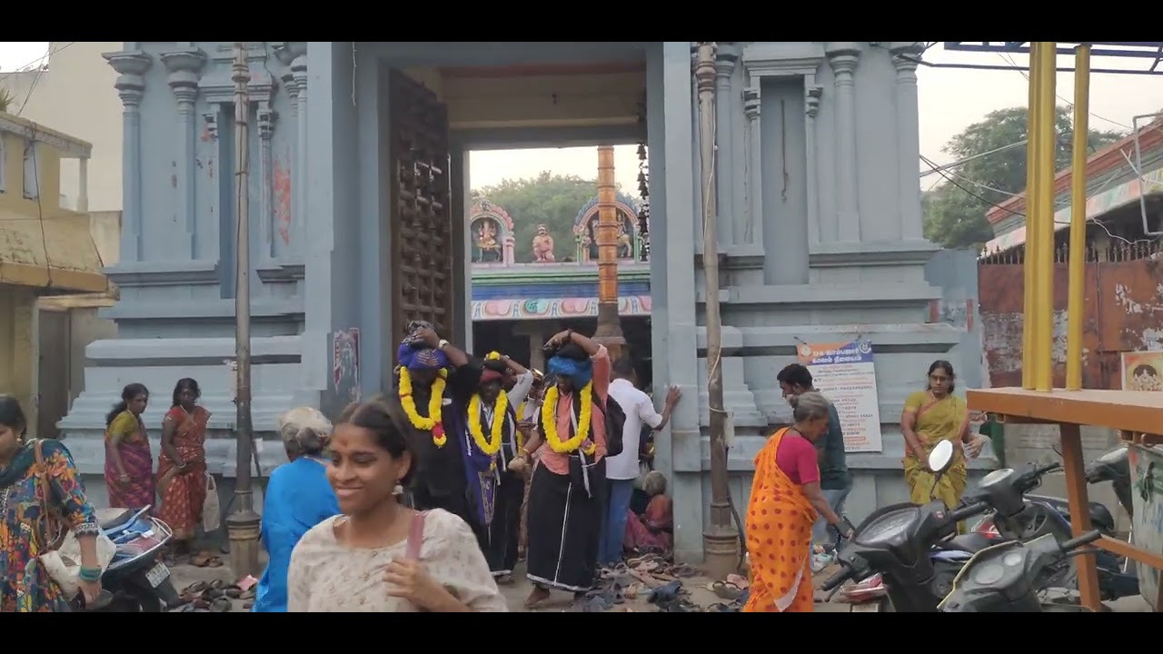 சபரிமலை செல்லும் பக்தர்கள்