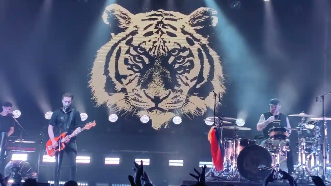 Royal Blood - Pull Me Through (Live in Bogotá, Apr 2024)