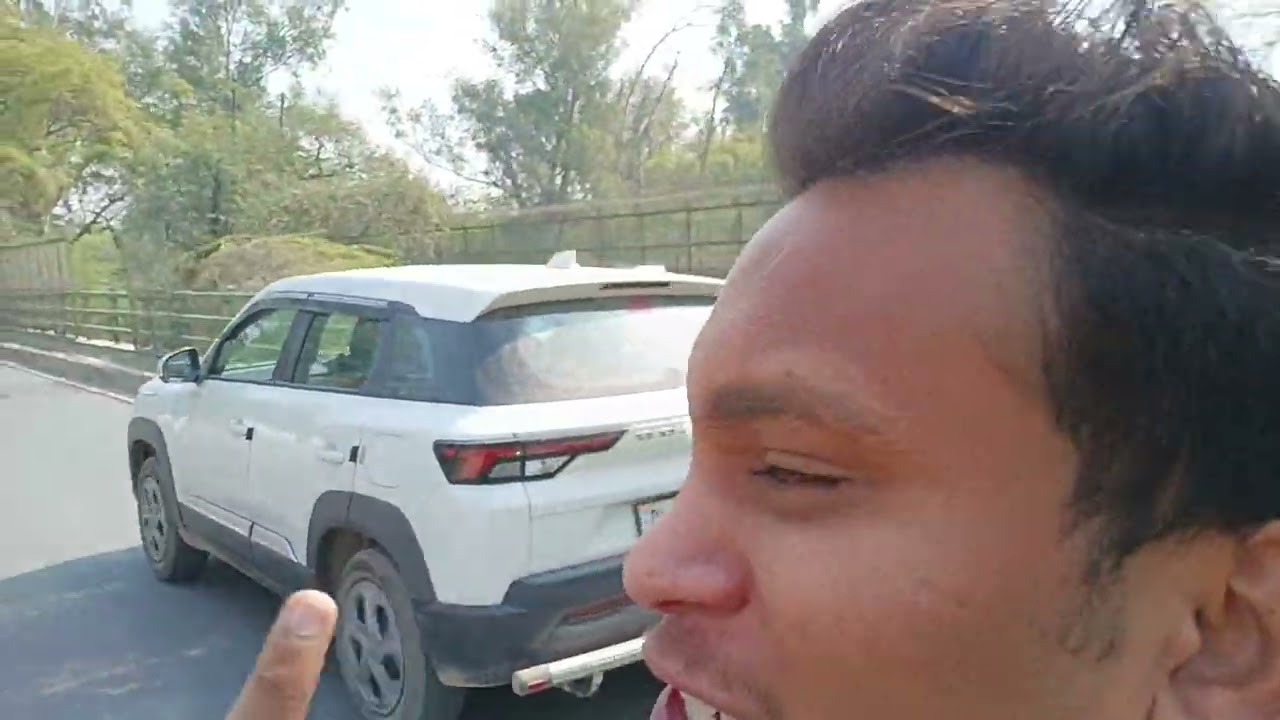 Bhai bhai aaj ham jaa rahe the office  air raste mere dost ki  बन्दी  milgi thi ye ushka pichha kiya