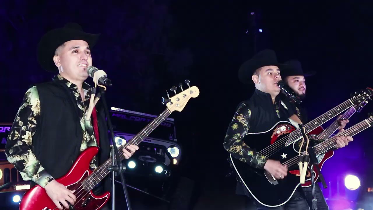 Cumbia Morena (En Vivo) – Los Cuates De Sinaloa