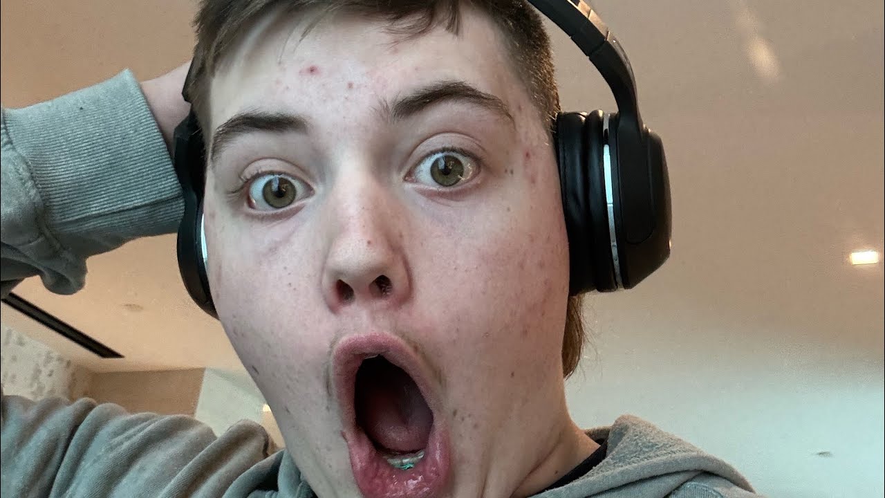 Fortnite in New York airport with the win 😱