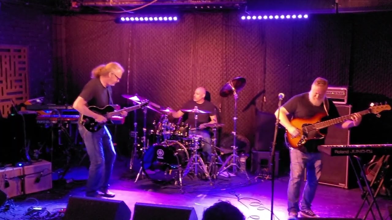 Tre Spiritus performing 