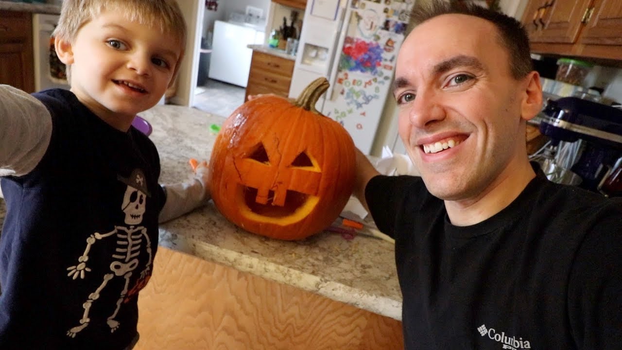 OUR FIRST TIME CARVING A PUMPKIN!