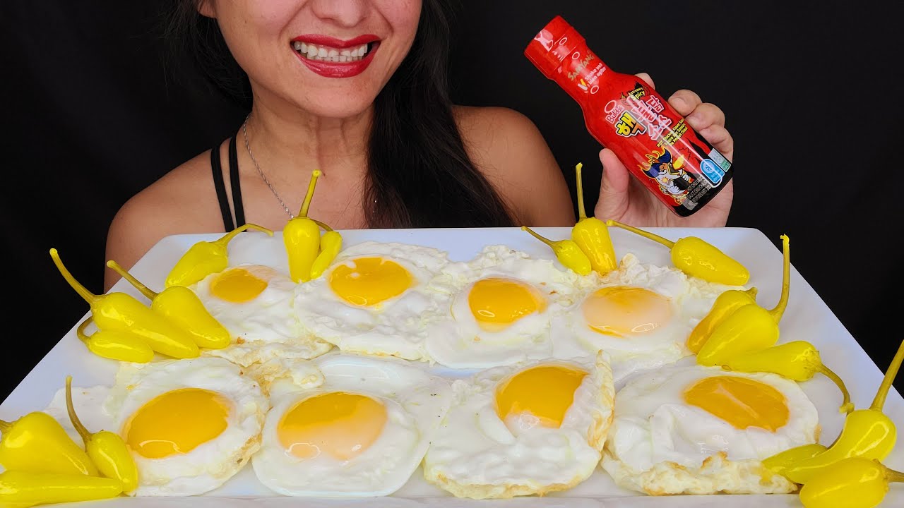 EATING RUNNY SUNNYSIDE UP EGGS W/ FIRE SAUCE ASMR MUKBANG EATING NOISES MESSY EATING NO TALKING OMAD