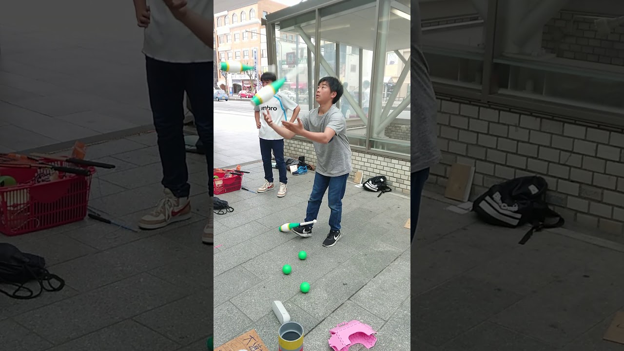 中学生大道芸人  エ・が大！奈良駅で発見