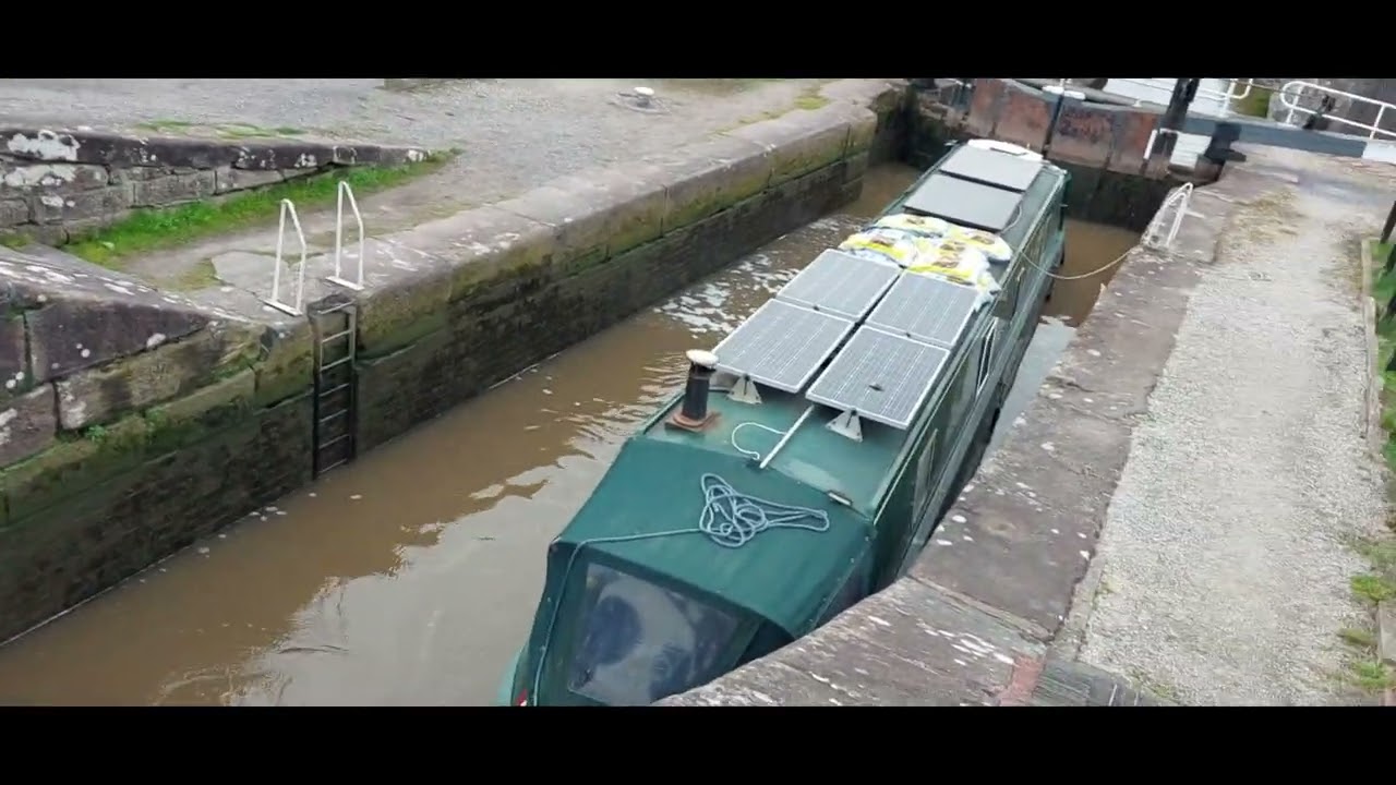 4. Bungling at Bunbury Locks - doing the Bunbury staircase locks and on to Calveley