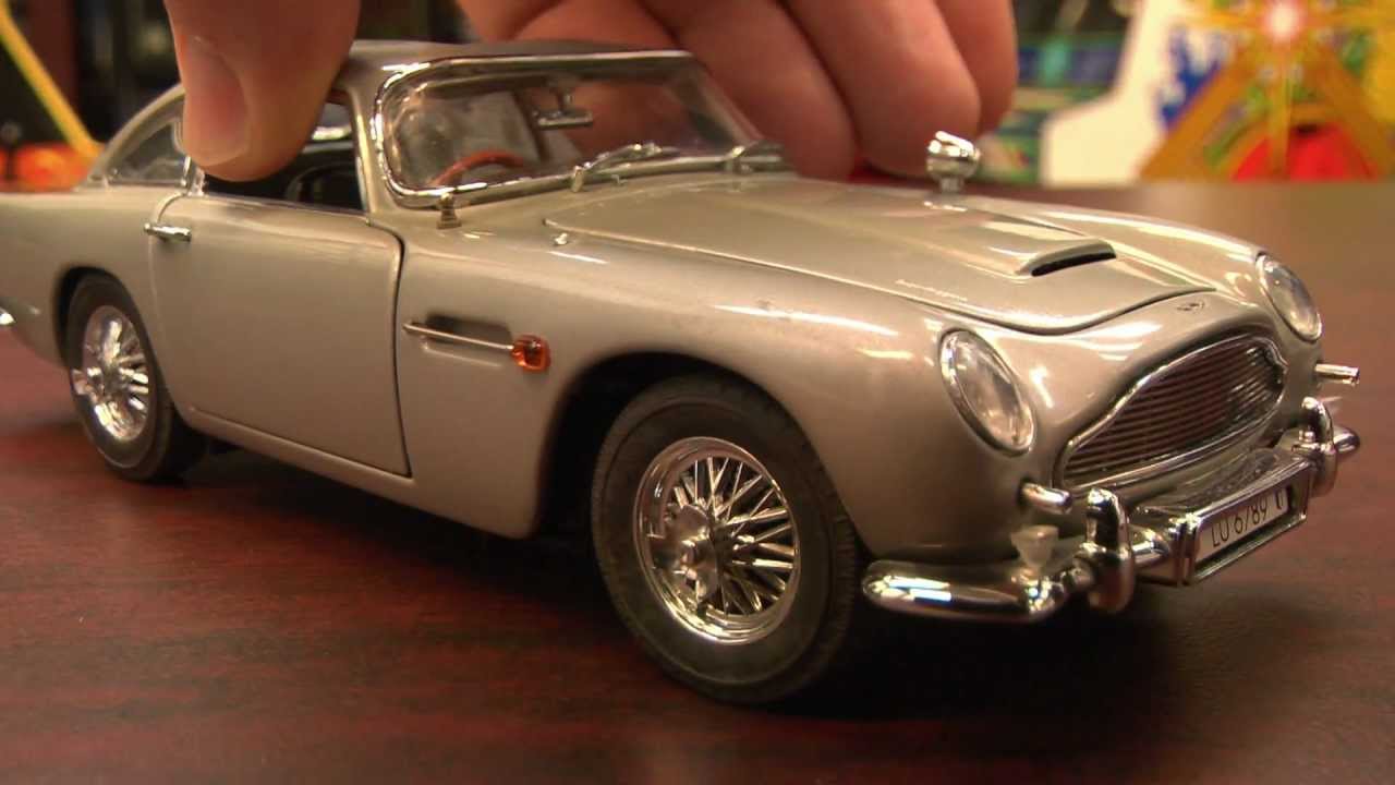 CGR Garage - JAMES BOND 007, 1964 ASTON MARTIN DB5 The Danbury Mint die-cast review