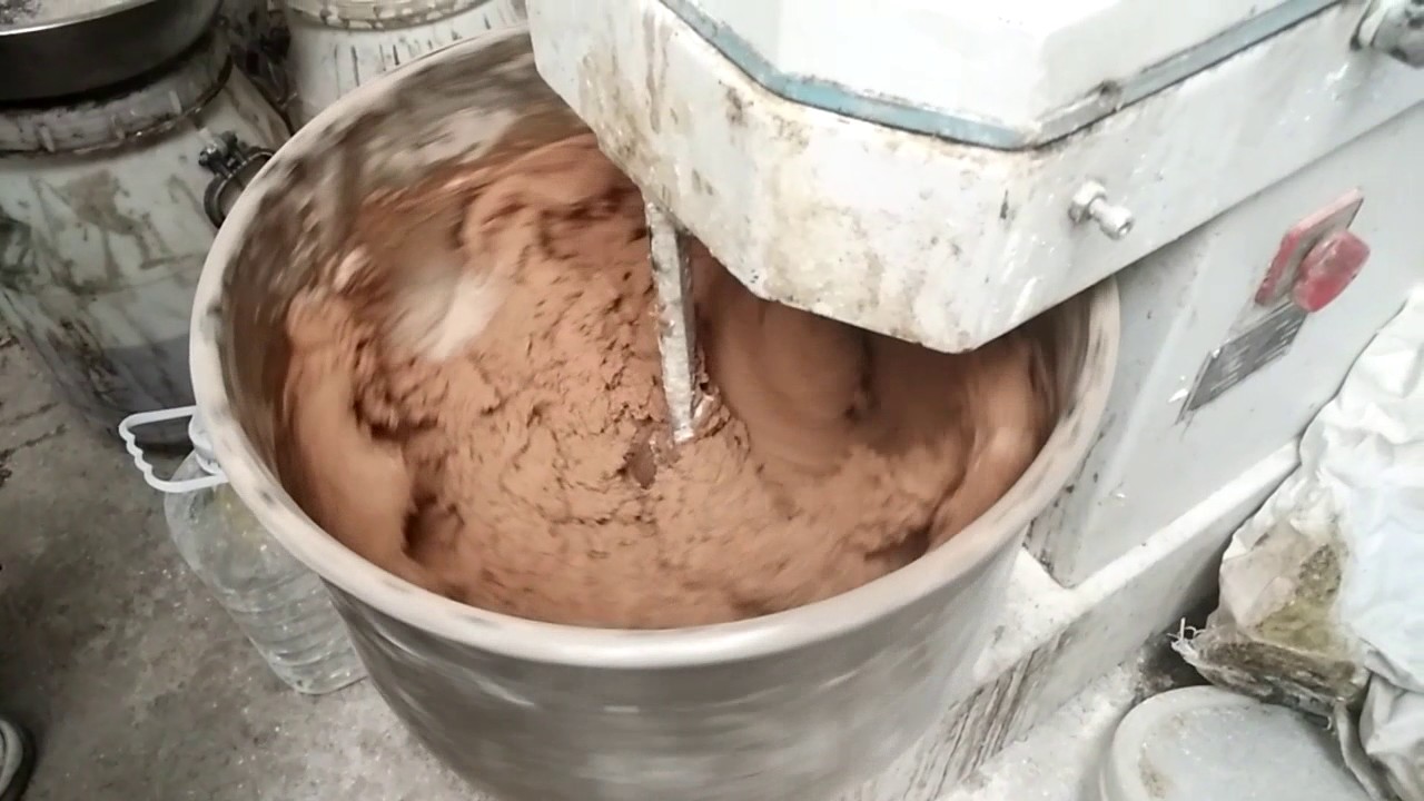 Spiral mixer for protein bar mixing