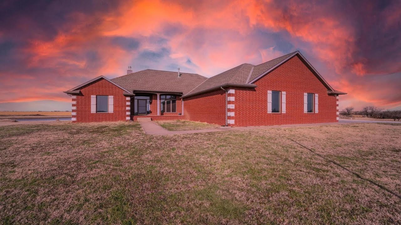 NEW LISTING: 757 S Meridian Rd Wellington KS 67152