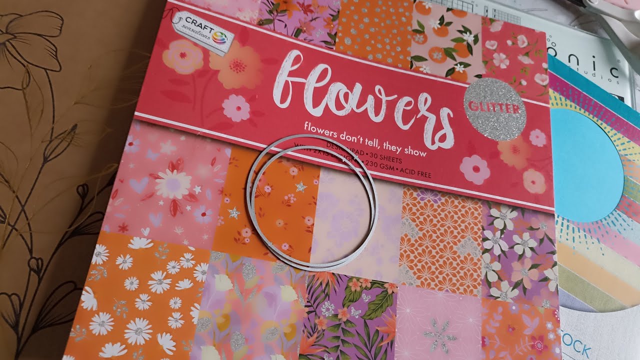 TUTO MINI ALBUM ORIGINAL FORME FLEUR 🌸💯 ACTION 😉QUE VOUS POURREZ ACCROCHER AU MUR 