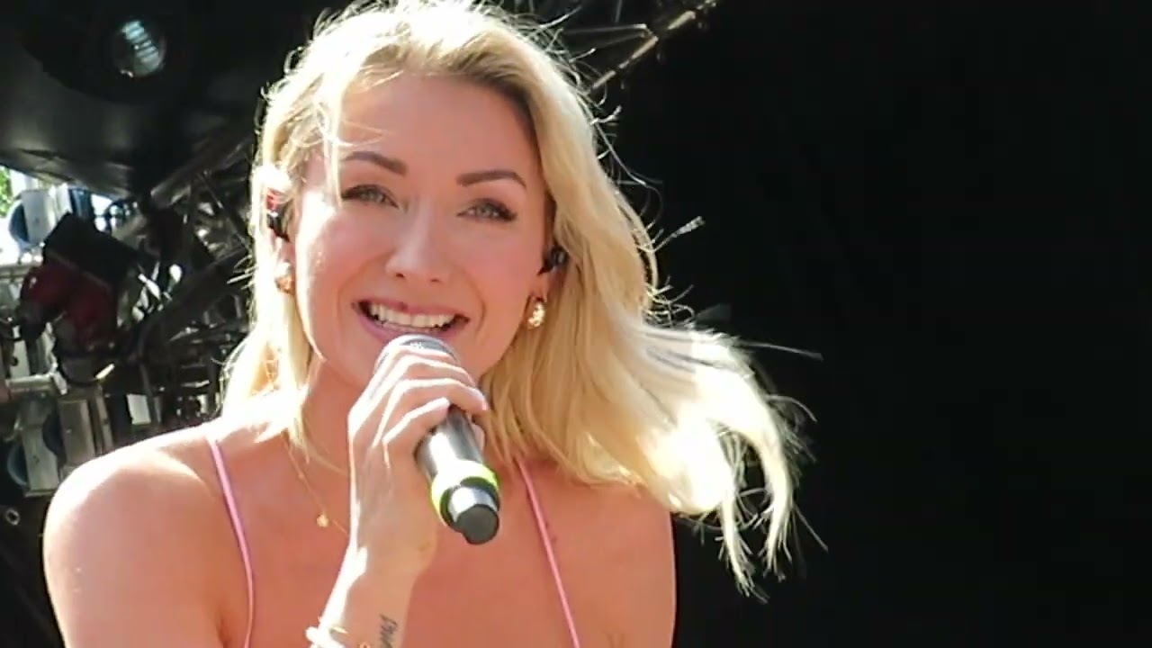 Anna-Carina Woitschack beim Schlagerhammer im Schlosspark -Oranienburg am 6.7.24