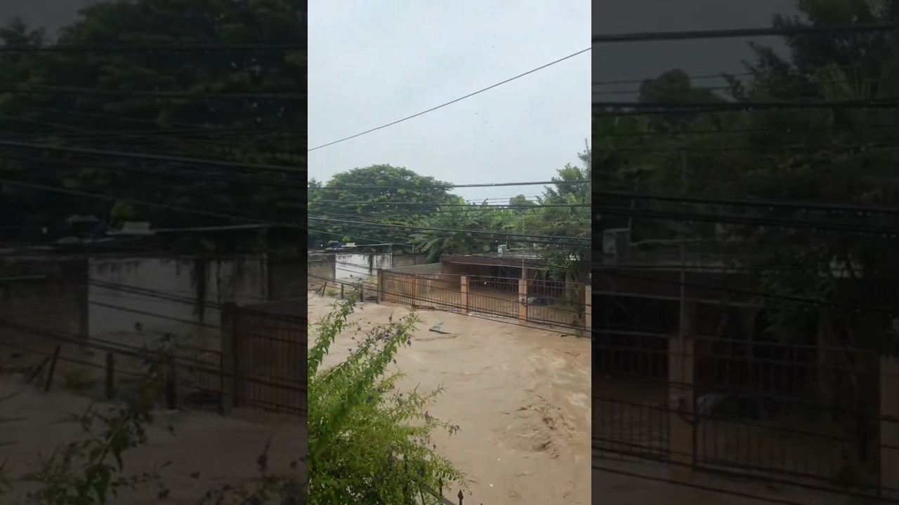 Unbelievable Flash Floods Moments #floods #flood #viral #disaster #trending #shorts