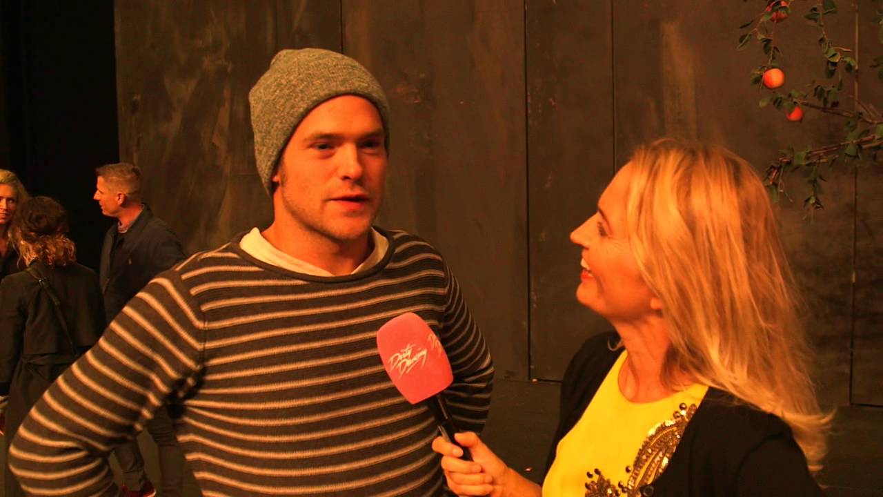 Annette Heick tager backstage med Silas Holst og co.