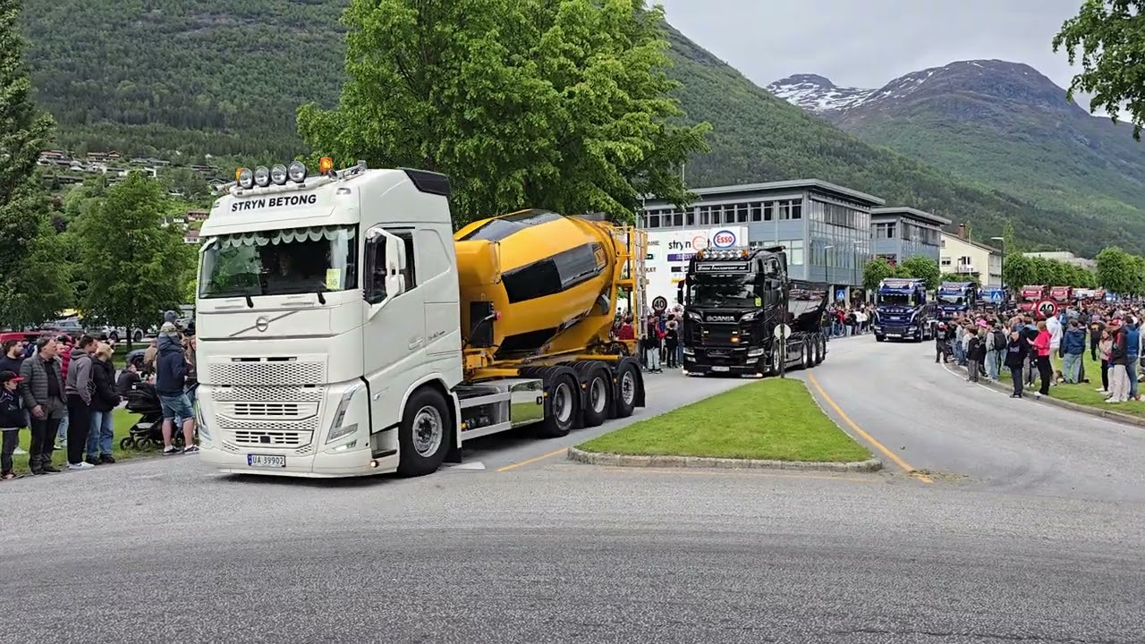 Stryn Motorfestival parade lastebiler