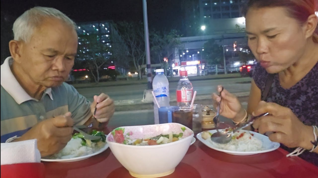 ມື້ນີ້ເຮົາພາກັນມາກີນເຂົ້າແລງຢູ່ຂອນແກນເດີພີ່ນ້ອງ. Today we have dinne at Khon Khen.
