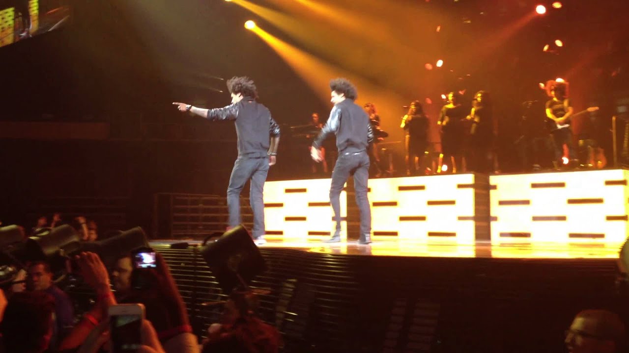LES TWINS Solo At Beyonce's The Mrs. Carter Show World Tour - Phoenix, AZ