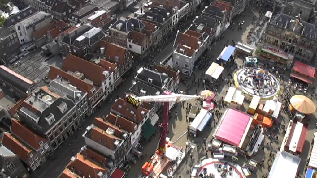 Booster Maxx (J.J de Voer) gefilmd vanaf de Nieuwe kerk in Delft op 21 september 2013