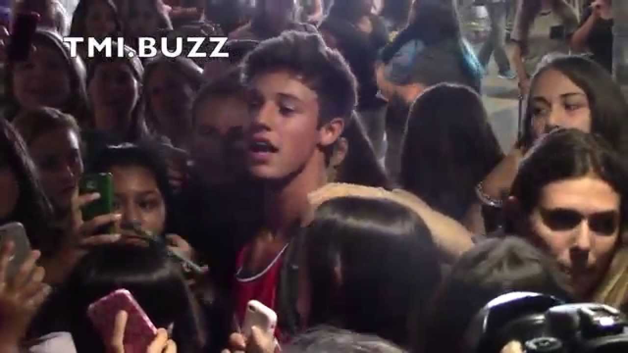 Vine Superstar Cameron Dallas gets rock star treatment from screaming fans at LAX Airport