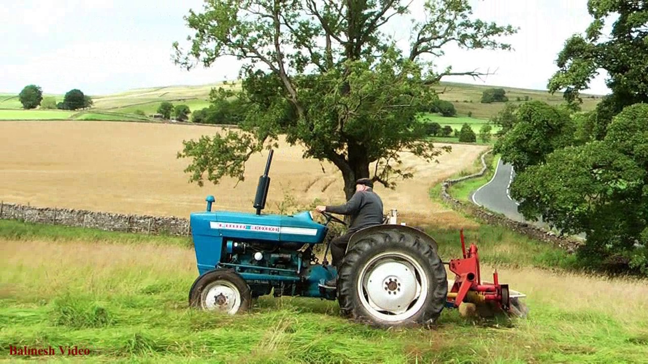 Mowing for Hay with Ford 3000.