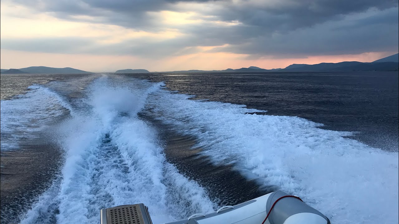 Uniesse 48 Aurora on a Sunday evening