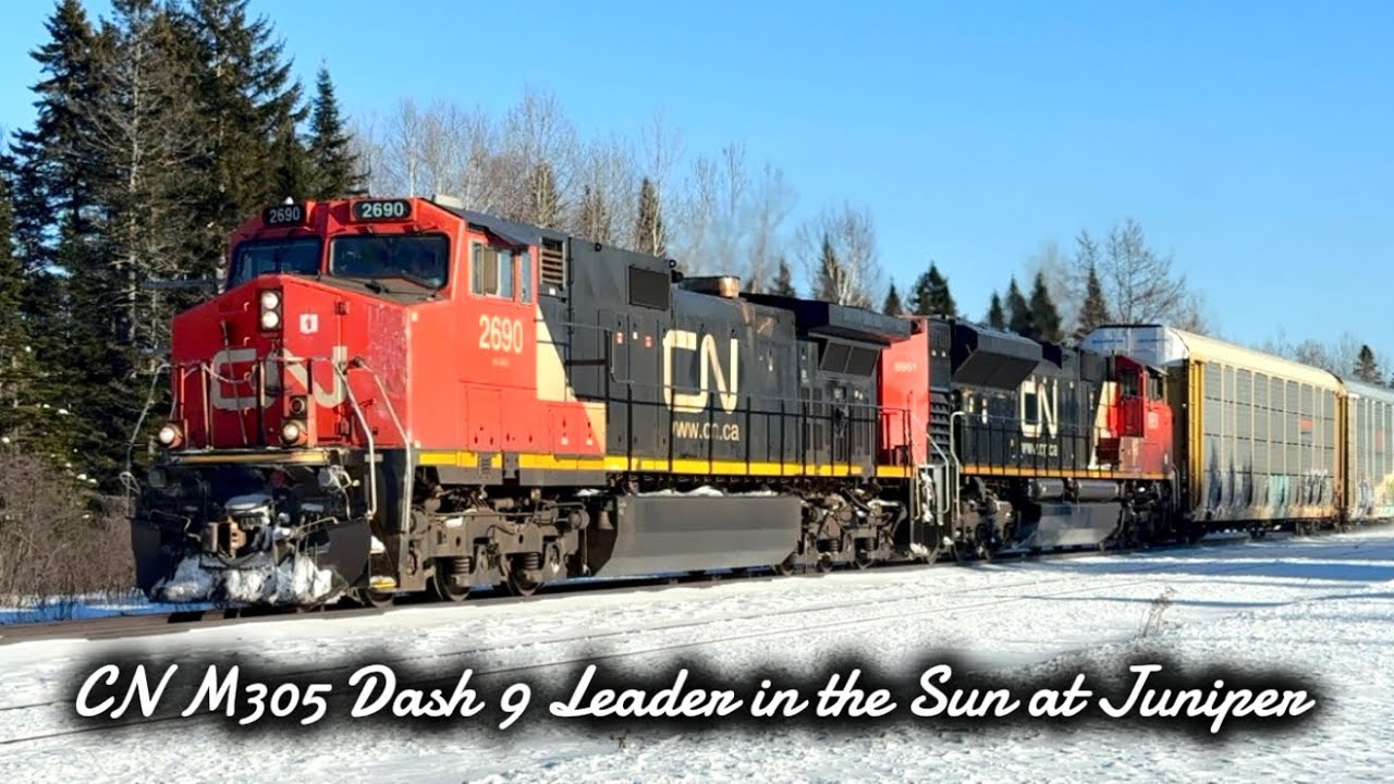 CN M305, Dash 9 Leader in the sun at Juniper 