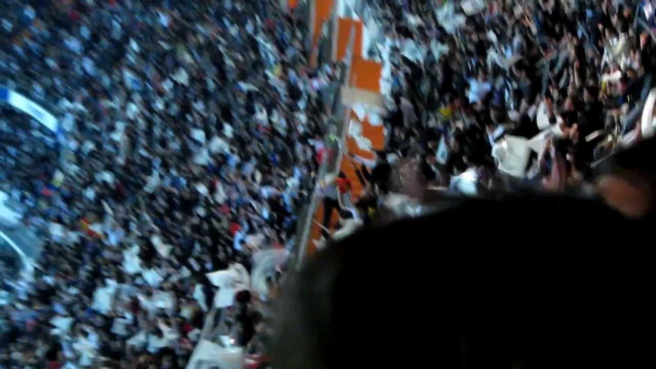 Cristiano Ronaldo xuta i marca per sota cames de Pinto el 1-0 als Quarts Copa Rei 2012 al Bernabeu