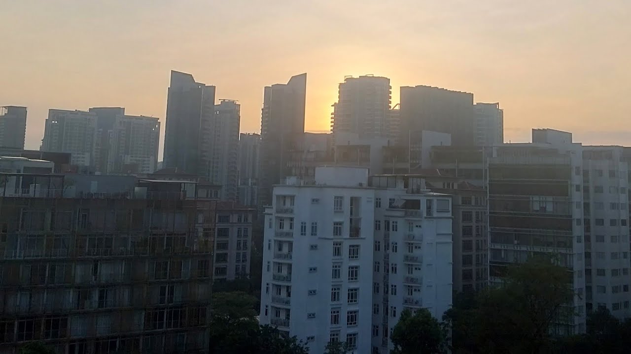 Sunrise over the singapore skyline 🌅 #amazingshorts  #view #amazing