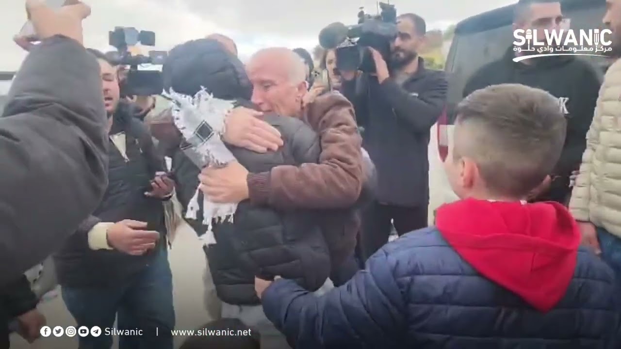 والد الاسير المحرر رشدي ابو رموز يتحدث عن الإجراءات التي فرضت ع العائلة و اقتحام القوات للمنزل