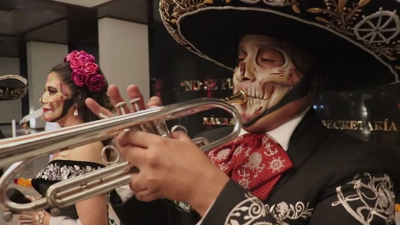 Día de Muertos con el Mariachi de Marina.