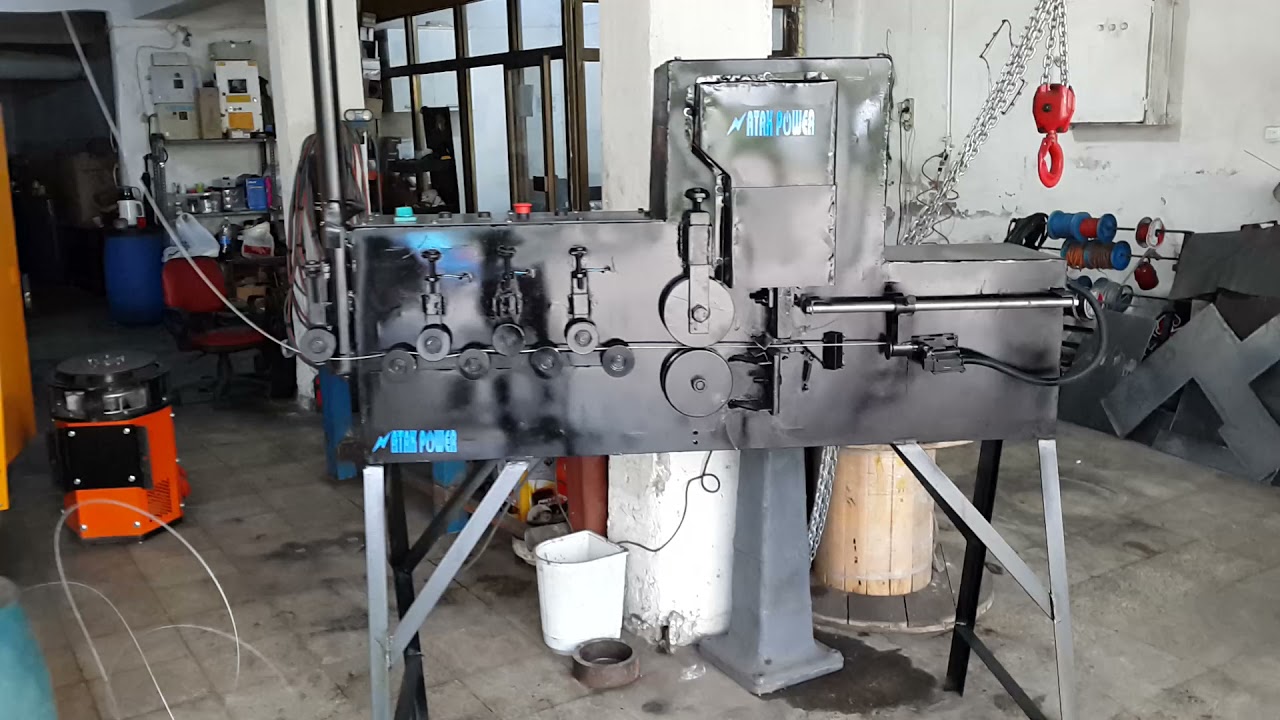 Tel doğrultma ve kesme makinesi.