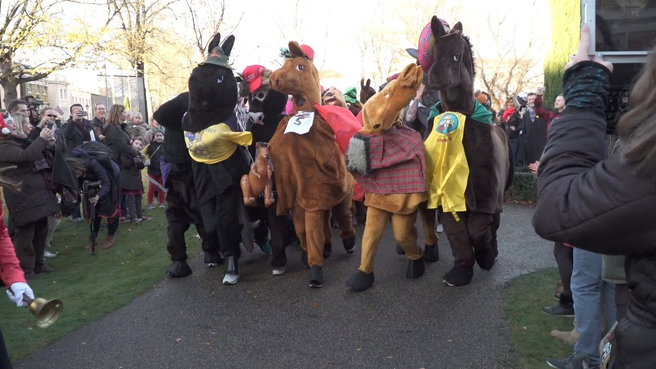 London's Pantomime Horse Race