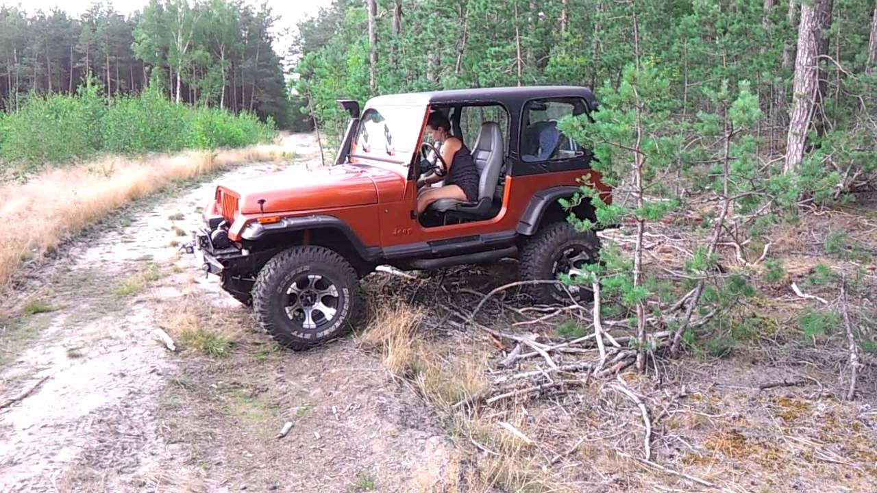 Hot Girl Jeep Wrangler YJ 4X4