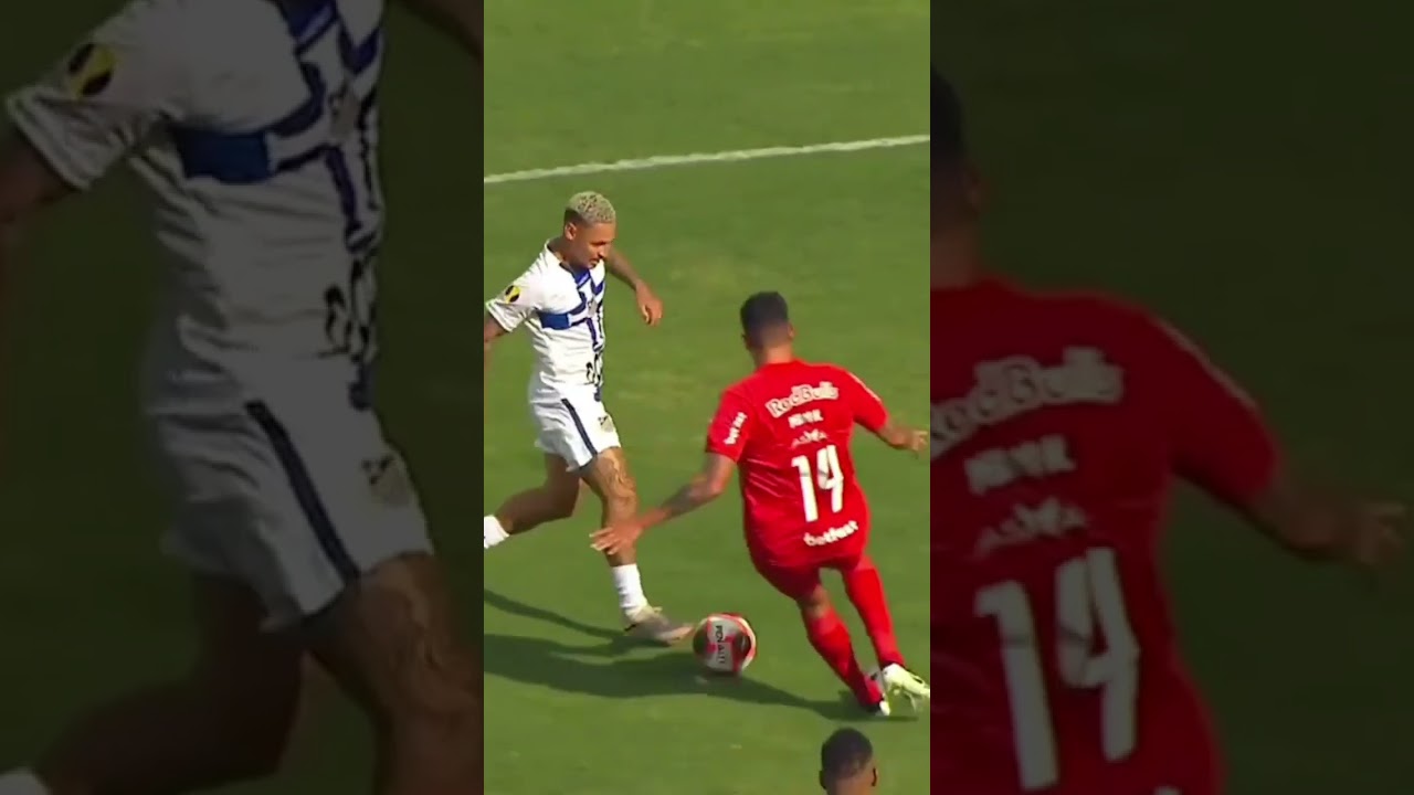 Neilton canetou o Pedro Henrique e cavou o pênalti 