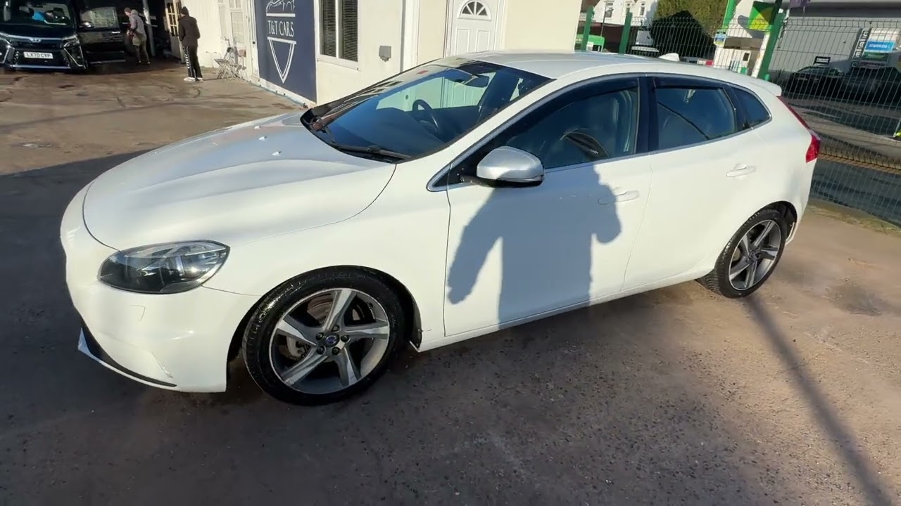 Volvo V40 1.6 D2 R-Design Hatchback 5dr Diesel Manual Euro 5 (s/s) (115 ps)F18BYR
