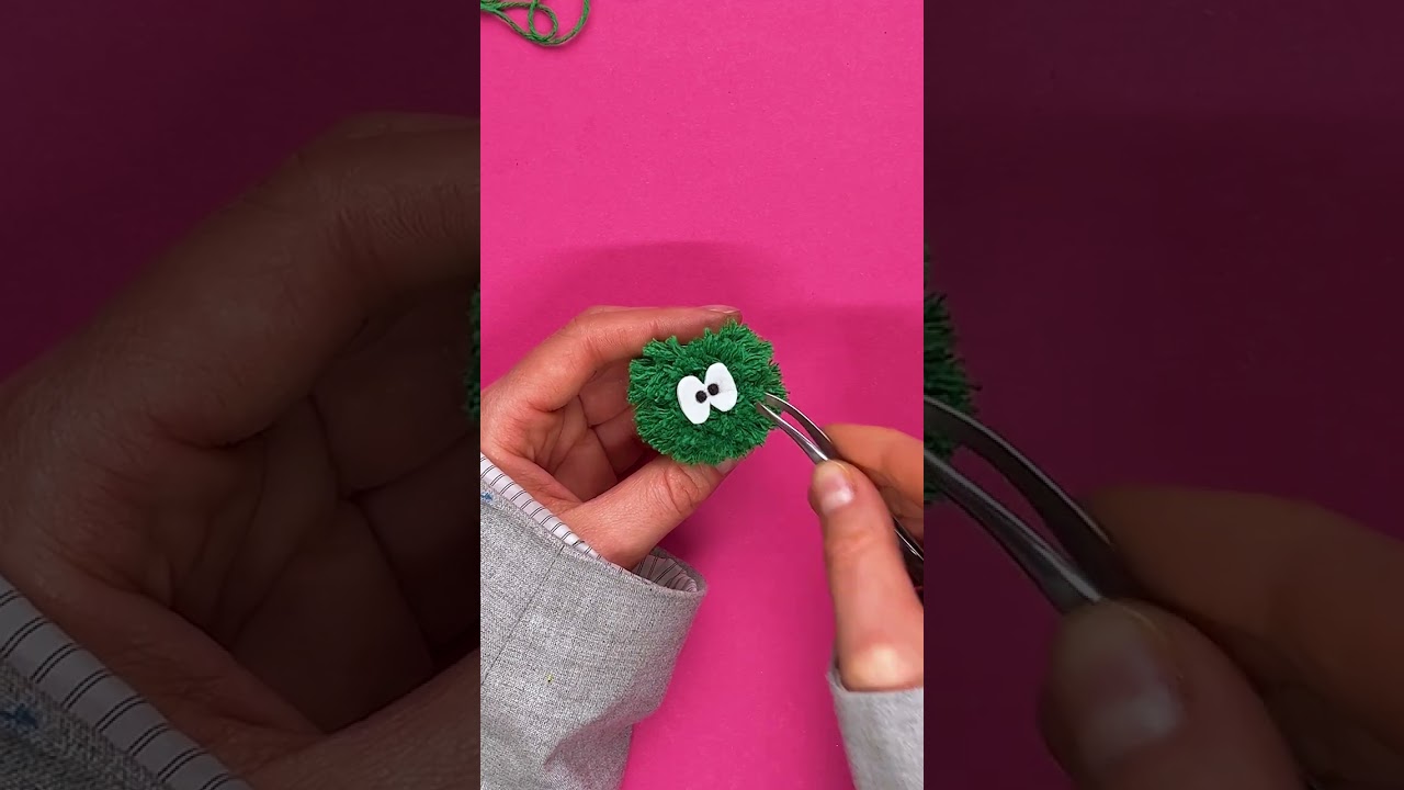 DIY Pom-Pom Om Nom! 🟢 Follow My Easy Steps! 🧶✅