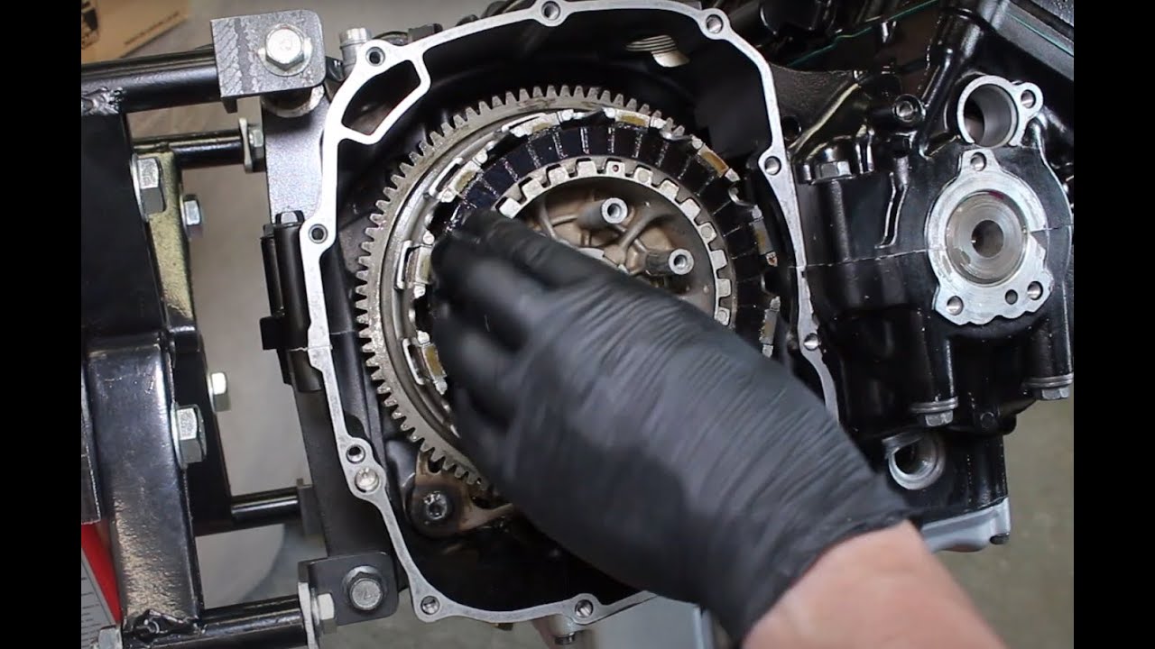 FZ 750 Engine assembly part 4
