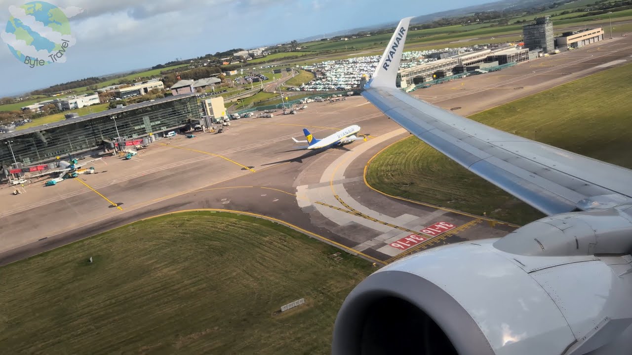 Boeing 737-800 Ryanair взлетает из Корка при порывистом боковом ветре во время шторма «Эми»