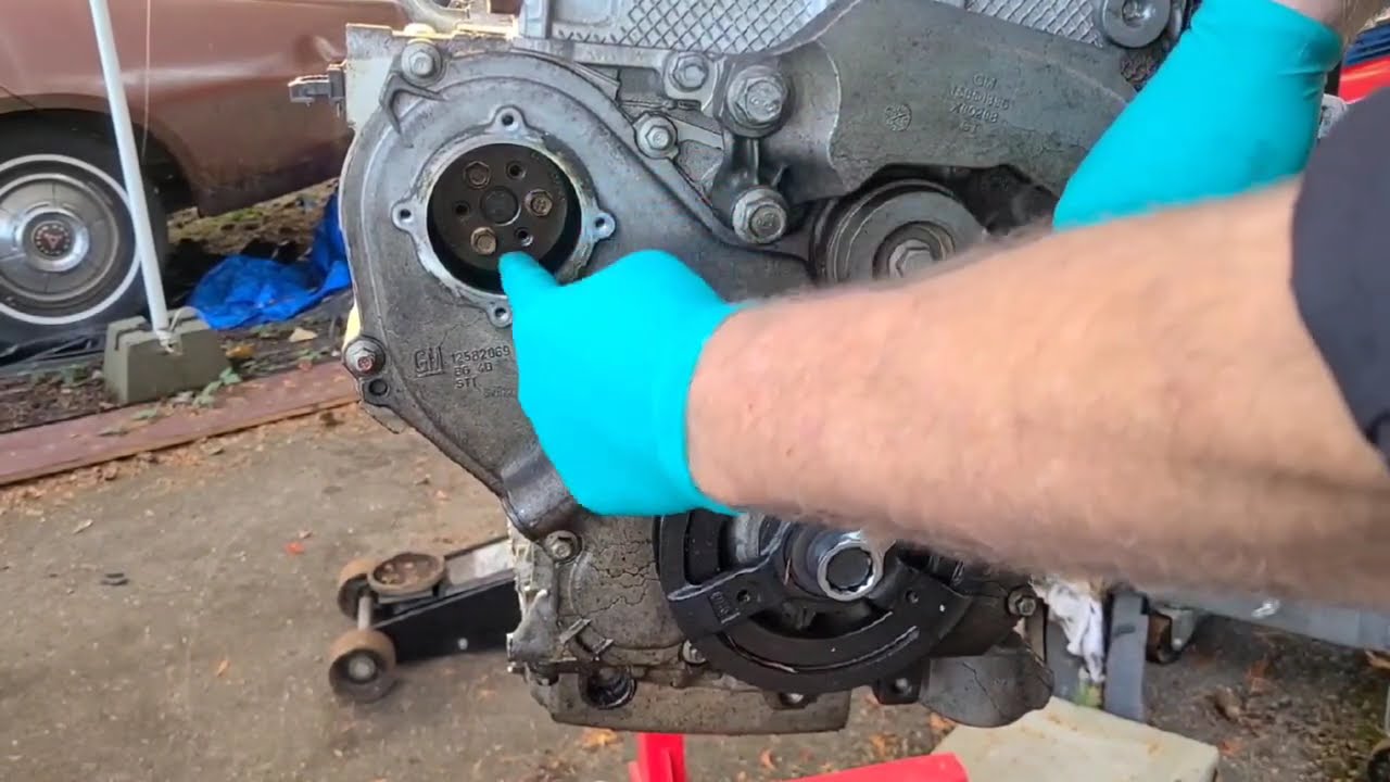 Замена водяного насоса, Chevy Cobalt (355 569 миль)