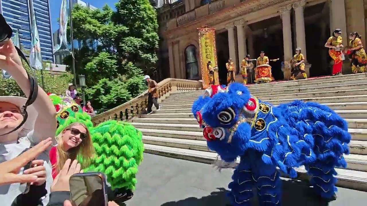 2026年2月17日農曆年初一日 . 雪梨市政廳階上舞獅 Lion Dancing at Sydney Town Hall Steps