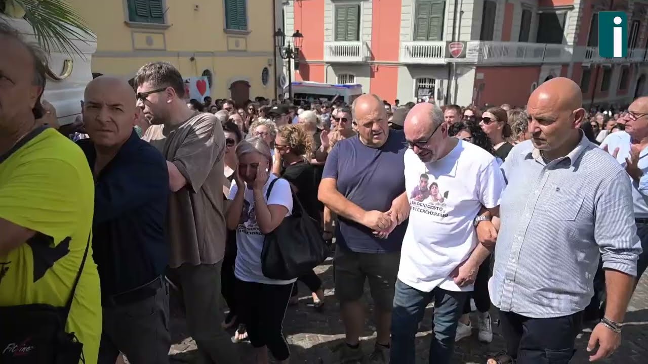 Mattia e Roy: un “arrivederci” tra il rombo delle moto e gli applausi della gente