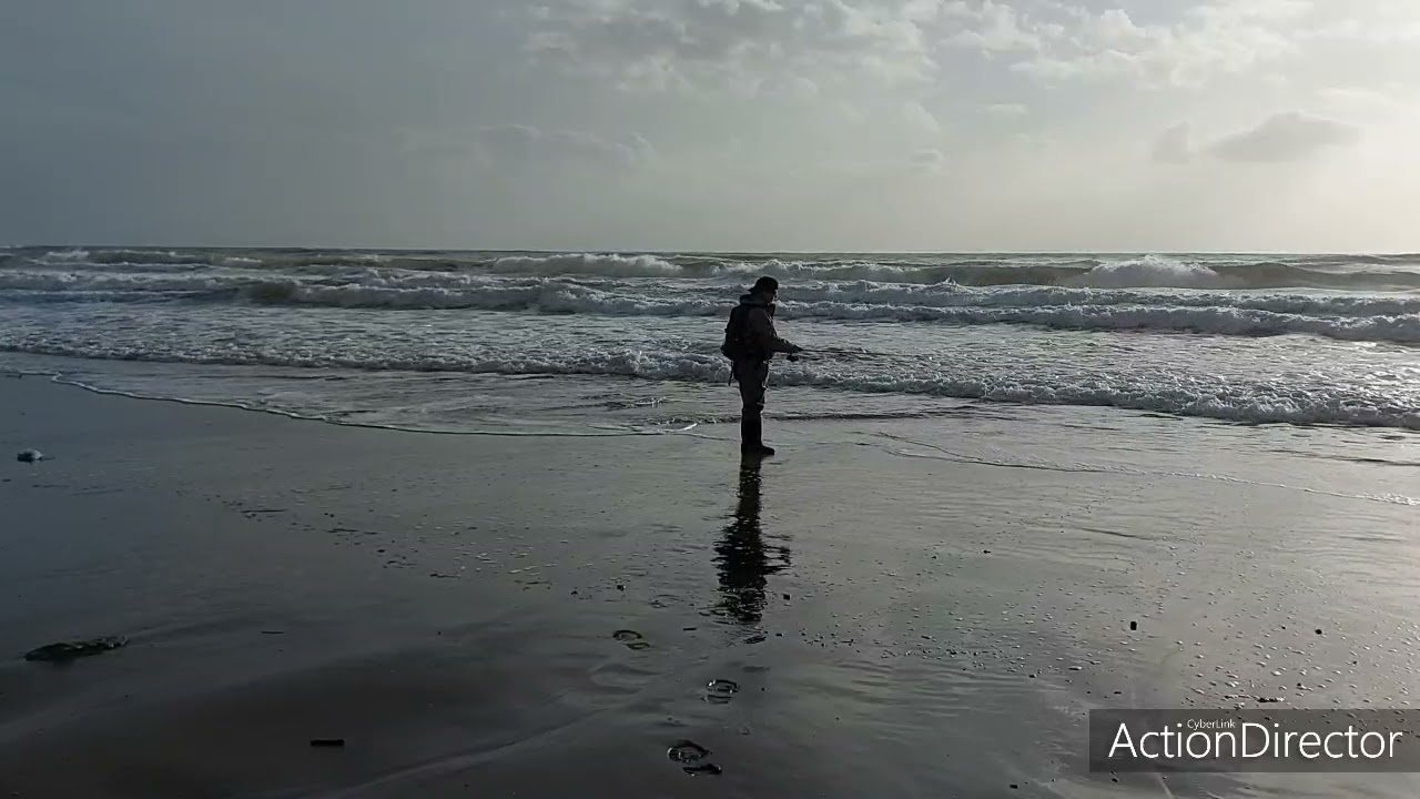 spinning con la risacca e cappotto all'orizzonte... #sea #fishing  #spinner