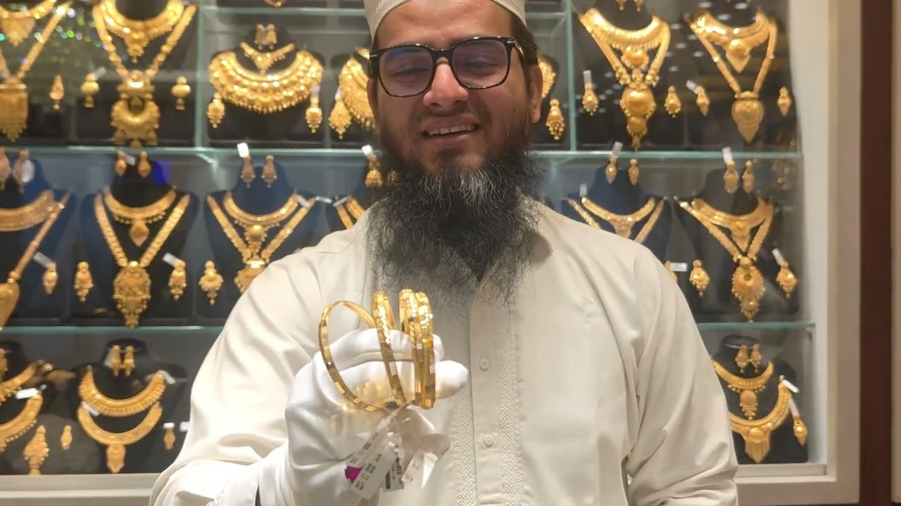 ঐতিহ্য আর আভিজাত্যে ঘেরা সম্পূর্ণ নতুন ডিজাইনের ২২ ক্যারেট গোল্ড চুড়ি।