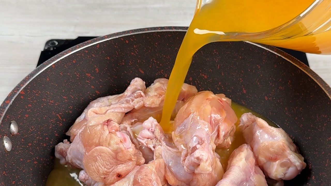 Apenas coloque suco de laranja no frango e faça essa receita deliciosa!