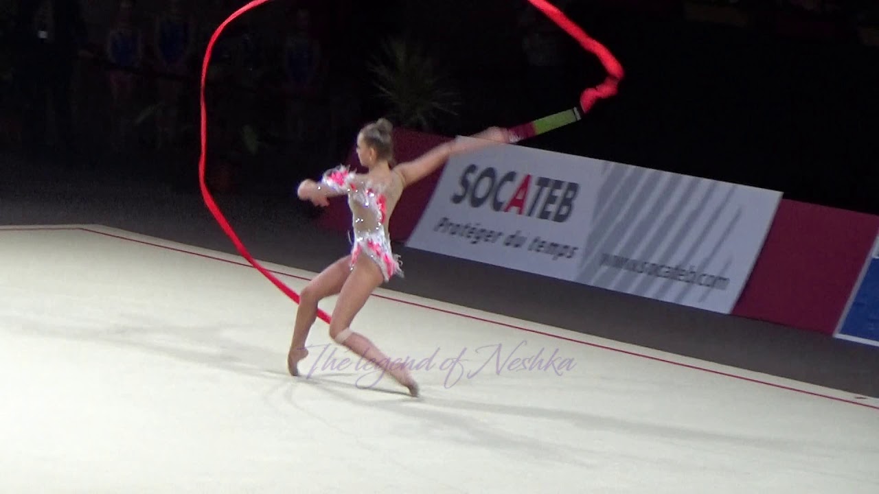 Dina AVERINA (RUS) ribbon - 2019 Thiais EF