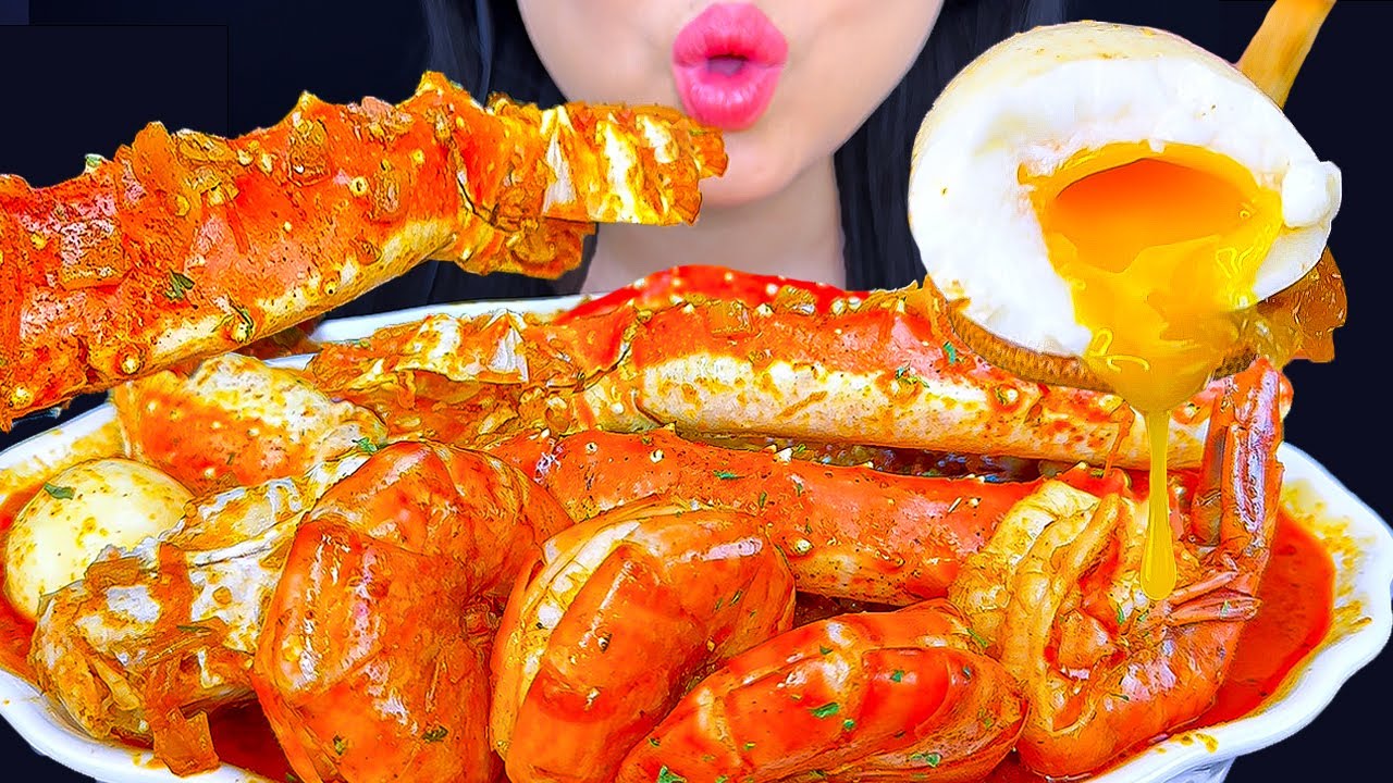 ASMR MUKBANG | NO TALKING Giant King Crab Seafood Boil | Eating Sounds | ASMR Phan