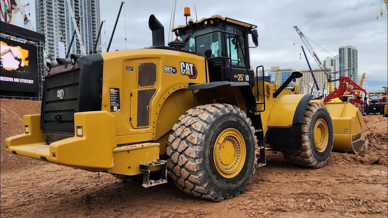 CATERPILLAR en CONEXPO 2023 - Tour por el Stand de Mercado Vial