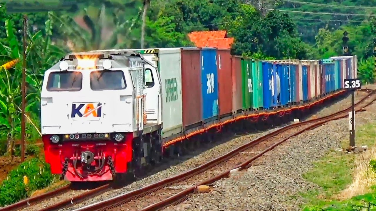 JALUR KERETA MENIKUNG DAN BERGELOMBANG‼️Tenaga Super Lokomotif CC206 AC Menarik Kereta Barang